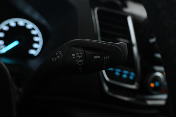 Ford Transit Custom 320 2.0 TDCI L2H1 Limited DC 170Pk, 5 Pers. Leer, 2x schuifdeur