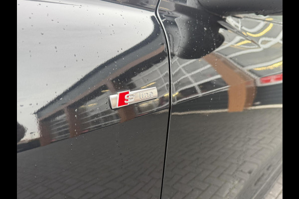 Audi Q4 e-tron 40 Launch edition S Competition 77 kWh | 2X S-Line | Panoramadak | Camera | Sonos |