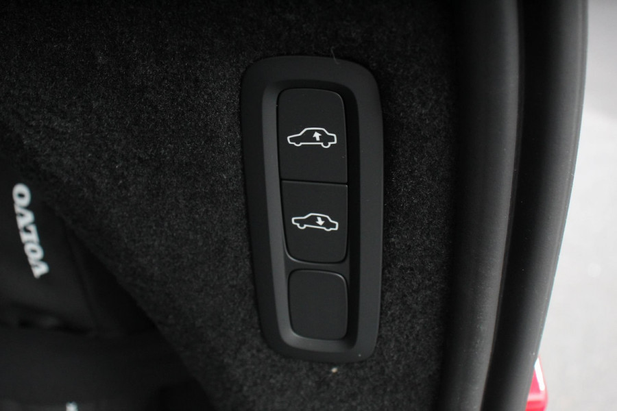 Volvo XC90 2.0 T8 Recharge AWD Ultimate Dark Leder Panorama-schuifdak Navigatie Harman Kardon Elektrisch bedienbare achterklep Camera