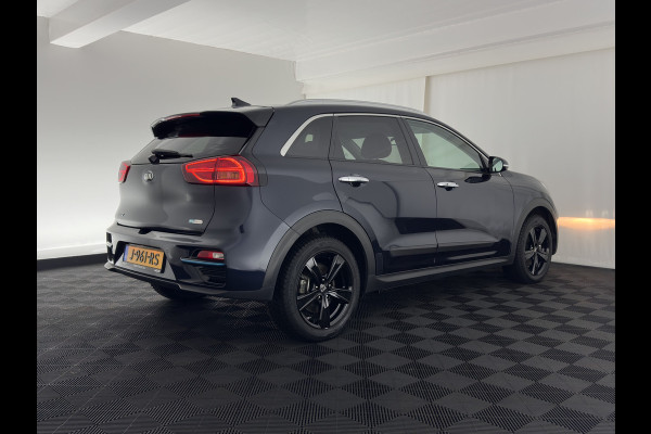 Kia e-Niro ExecutiveLine 64 kWh {SOH-89%}[ 3-Fase ] (INCL-BTW) Aut. *LUXURY-LEATHER | JBL-AUDIO | FULL-LED | NAVI-FULLMAP | DAB | ADAPTIVE-CRUISE | CAMERA | MEMORY-PACK | LANE-ASSIST | CCS-FASTLOADER | KEYLESS | DIGI-COCKPIT | 17"ALU*