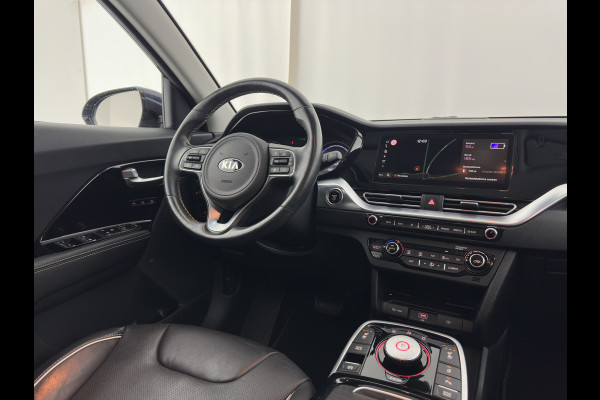 Kia e-Niro ExecutiveLine 64 kWh {SOH-89%}[ 3-Fase ] (INCL-BTW) Aut. *LUXURY-LEATHER | JBL-AUDIO | FULL-LED | NAVI-FULLMAP | DAB | ADAPTIVE-CRUISE | CAMERA | MEMORY-PACK | LANE-ASSIST | CCS-FASTLOADER | KEYLESS | DIGI-COCKPIT | 17"ALU*