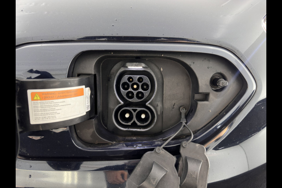 Kia e-Niro ExecutiveLine 64 kWh {SOH-89%}[ 3-Fase ] (INCL-BTW) Aut. *LUXURY-LEATHER | JBL-AUDIO | FULL-LED | NAVI-FULLMAP | DAB | ADAPTIVE-CRUISE | CAMERA | MEMORY-PACK | LANE-ASSIST | CCS-FASTLOADER | KEYLESS | DIGI-COCKPIT | 17"ALU*