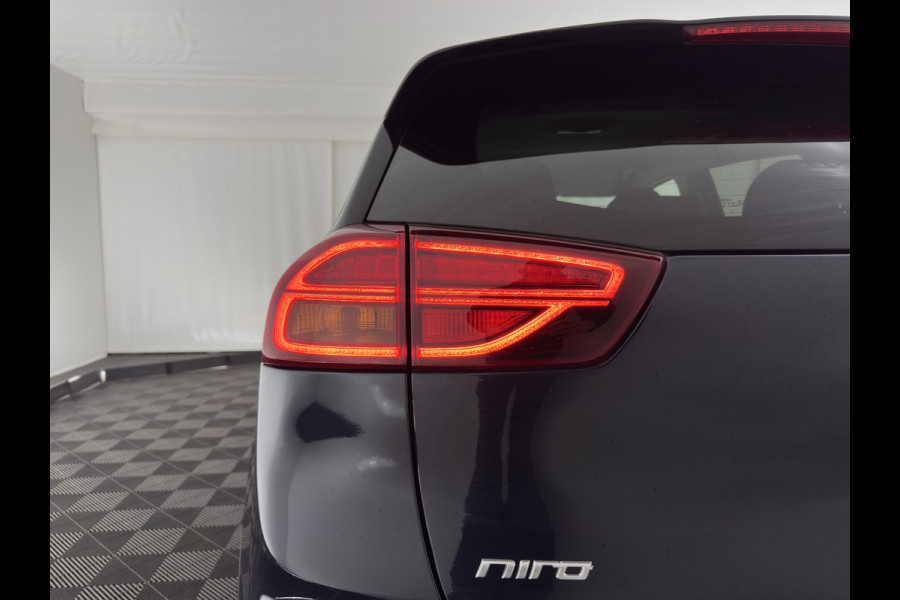 Kia e-Niro ExecutiveLine 64 kWh {SOH-89%}[ 3-Fase ] (INCL-BTW) Aut. *LUXURY-LEATHER | JBL-AUDIO | FULL-LED | NAVI-FULLMAP | DAB | ADAPTIVE-CRUISE | CAMERA | MEMORY-PACK | LANE-ASSIST | CCS-FASTLOADER | KEYLESS | DIGI-COCKPIT | 17"ALU*