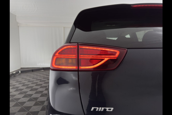 Kia e-Niro ExecutiveLine 64 kWh {SOH-89%}[ 3-Fase ] (INCL-BTW) Aut. *LUXURY-LEATHER | JBL-AUDIO | FULL-LED | NAVI-FULLMAP | DAB | ADAPTIVE-CRUISE | CAMERA | MEMORY-PACK | LANE-ASSIST | CCS-FASTLOADER | KEYLESS | DIGI-COCKPIT | 17"ALU*