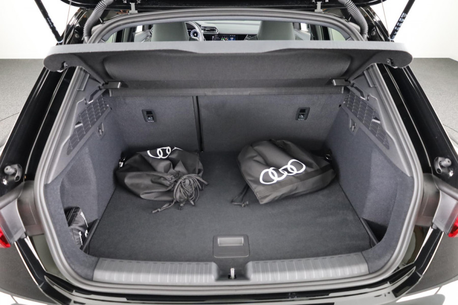 Audi A3 Sportback 40 TFSI e S edition 204pk | Verlengde garantie | Parkeercamera | Adaptieve cruise controle | Optiek pakket zwart Plus | Extra getint glas