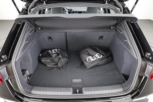 Audi A3 Sportback 40 TFSI e S edition 204pk | Verlengde garantie | Parkeercamera | Adaptieve cruise controle | Optiek pakket zwart Plus | Extra getint glas