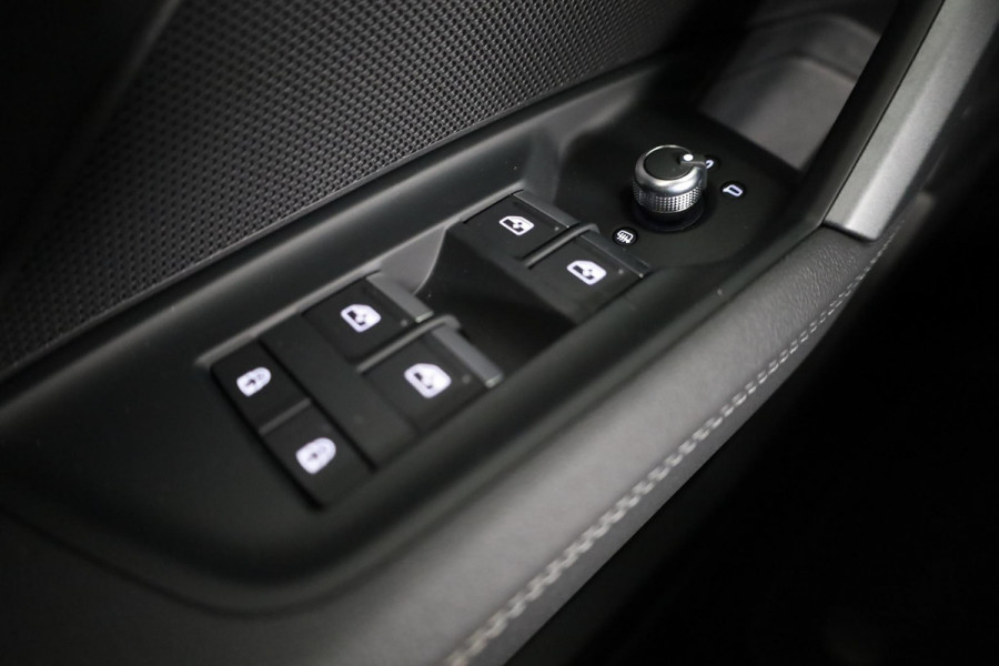 Audi A3 Sportback 40 TFSI e S edition 204pk | Verlengde garantie | Parkeercamera | Adaptieve cruise controle | Optiek pakket zwart Plus | Extra getint glas