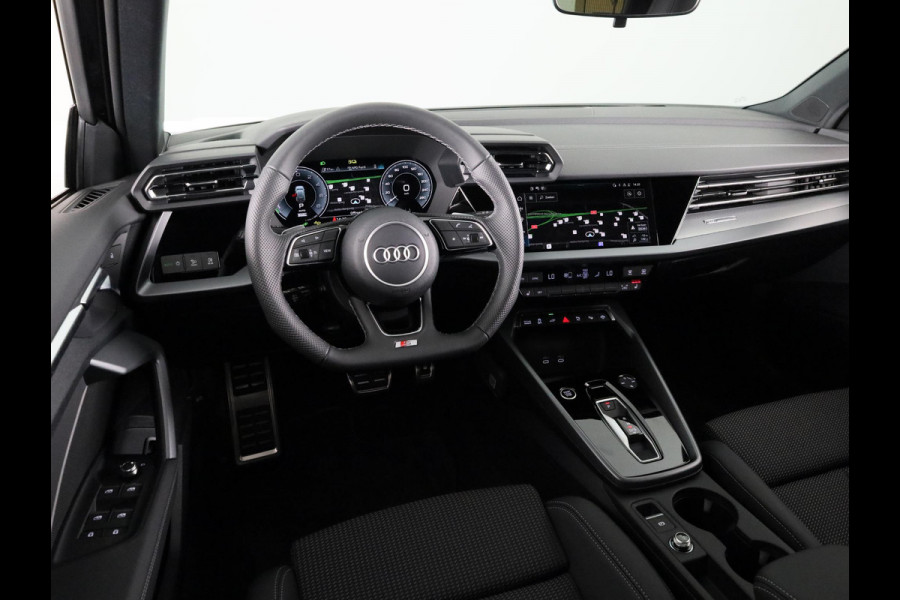 Audi A3 Sportback 40 TFSI e S edition 204pk | Verlengde garantie | Parkeercamera | Adaptieve cruise controle | Optiek pakket zwart Plus | Extra getint glas