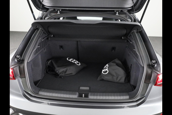 Audi A3 Sportback 40 TFSI e S edition 204pk | Verlengde garantie | Parkeercamera | Adaptieve cruise controle | Optiek pakket zwart Plus | Extra getint glas