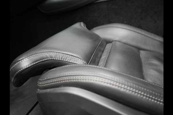 Volvo S60 Recharge T8 AWD R-Design Plug in Hybrid 391pk Black Dealer O.H PHEV | Schuifdak | Bowers & Wilkins | Head Up | Adaptive Cruise | 360 Camera | Luxe Lederen Sportstoelen Massage & Memory | 19"L.M | Keyless | Navigatie |