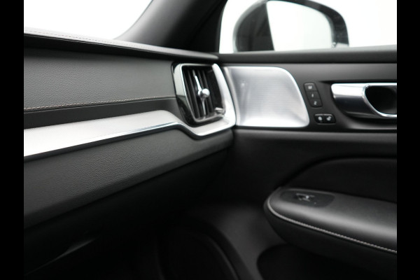 Volvo S60 Recharge T8 AWD R-Design Plug in Hybrid 391pk Black Dealer O.H PHEV | Schuifdak | Bowers & Wilkins | Head Up | Adaptive Cruise | 360 Camera | Luxe Lederen Sportstoelen Massage & Memory | 19"L.M | Keyless | Navigatie |