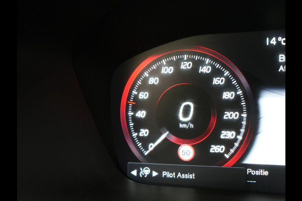 Volvo S60 Recharge T8 AWD R-Design Plug in Hybrid 391pk Black Dealer O.H PHEV | Schuifdak | Bowers & Wilkins | Head Up | Adaptive Cruise | 360 Camera | Luxe Lederen Sportstoelen Massage & Memory | 19"L.M | Keyless | Navigatie |