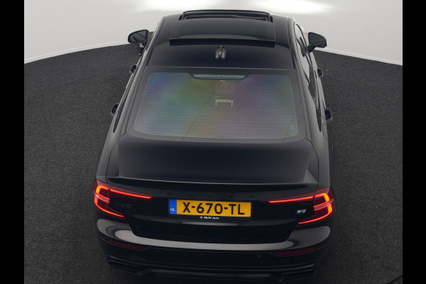 Volvo S60 Recharge T8 AWD R-Design Plug in Hybrid 391pk Black Dealer O.H PHEV | Schuifdak | Bowers & Wilkins | Head Up | Adaptive Cruise | 360 Camera | Luxe Lederen Sportstoelen Massage & Memory | 19"L.M | Keyless | Navigatie |