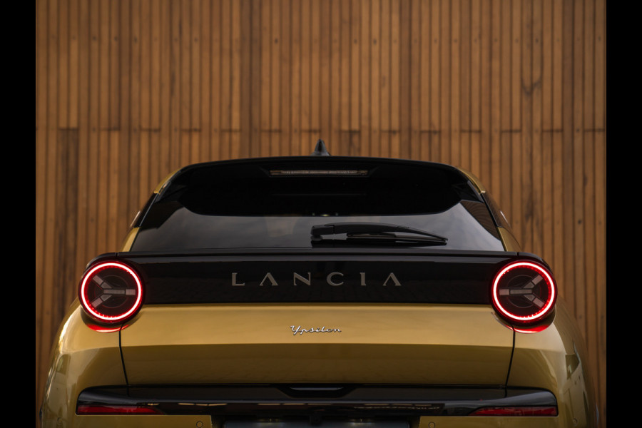 Lancia Ypsilon 1.2 Turbo Hybrid LX 110pk | Camera | Adapt. cruise | Velours interieur | SALA