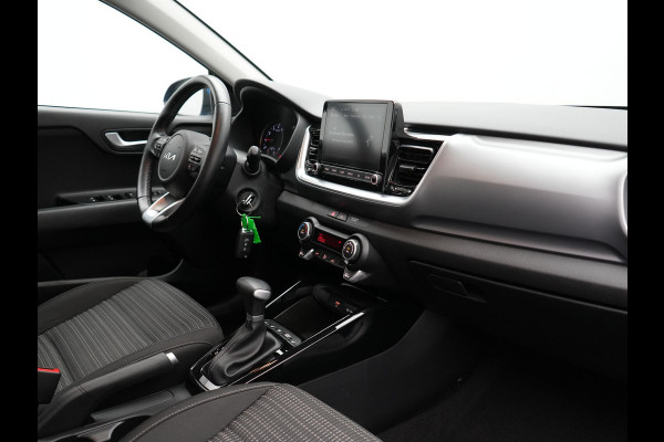Kia Stonic 1.0 T-GDi MHEV DynamicLine 101pk Dealer O.H. | Apple Carplay | Stoelen & Stuur Verwarmd | Cruise Control | DAB | Pilot Assist |