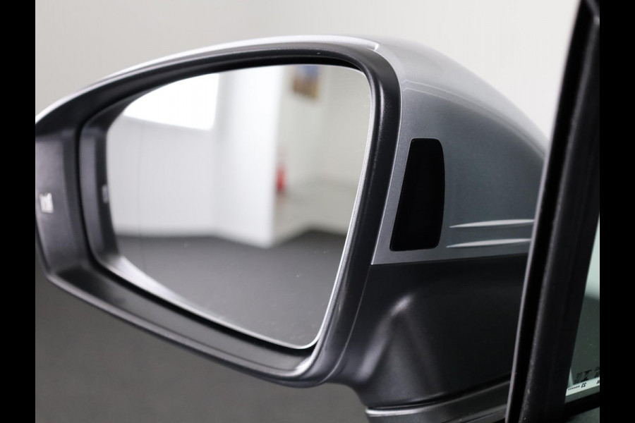 Volkswagen Tiguan Allspace 1.5 TSI R-Line Business 150PK | Automaat (DSG) | Wegklapbare trekhaak | Panoramadak