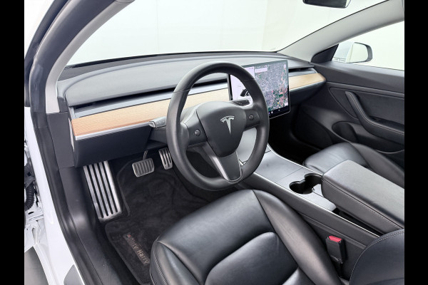 Tesla Model 3 RWD SR+ 60kWh 325PK Lmv 18" AutoPilot Leder PanoDak Adaptive-Cruise Lmv Camera's Elektr.-Stuur+Stoelen+Spiegels+Geheugen+Easy-En Navi LED Comfortstoelen ACC DAB Keyless en Voorverwarmen interieur via App One-Pedal-Drive Origineel Nederlandse auto tot 11kw laden thuis! Garantie Accu tot 10-12-2027 max 160.000km 1.584kg licht!