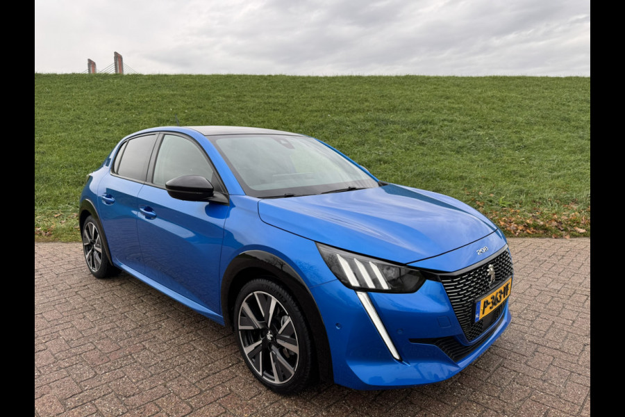 Peugeot 208 1.2 PureTech GT-Line Pano | Stoelverwarming | Apple Carplay | Achteruitrij Camera