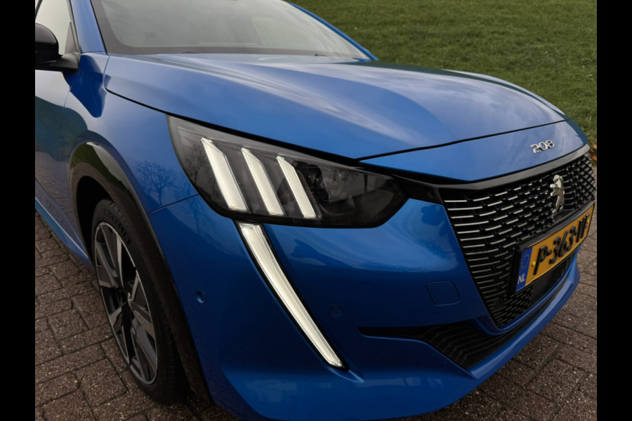 Peugeot 208 1.2 PureTech GT-Line Pano | Stoelverwarming | Apple Carplay | Achteruitrij Camera
