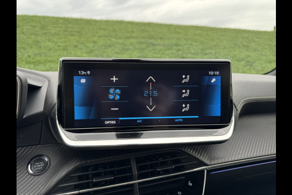 Peugeot 208 1.2 PureTech GT-Line Pano | Stoelverwarming | Apple Carplay | Achteruitrij Camera