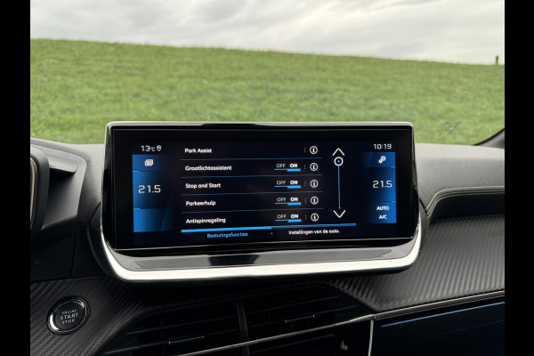 Peugeot 208 1.2 PureTech GT-Line Pano | Stoelverwarming | Apple Carplay | Achteruitrij Camera