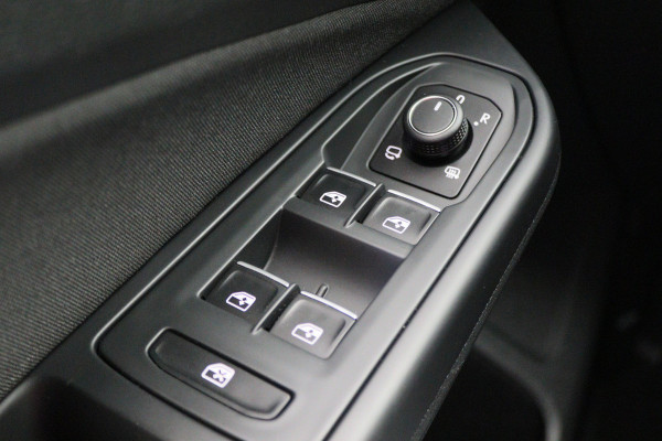 Volkswagen Golf 1.5 eTSI DSG Style Virtual Cockpit, Head-Up, IQ-Light, ACC, Apple Carplay, Sfeerverlichting, 17''