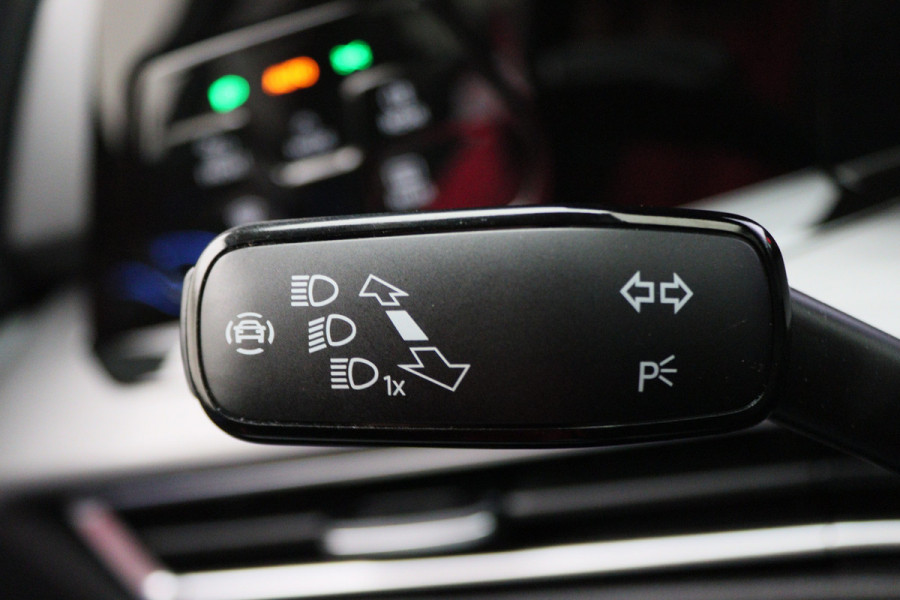 Volkswagen Golf 1.5 eTSI DSG Style Virtual Cockpit, Head-Up, IQ-Light, ACC, Apple Carplay, Sfeerverlichting, 17''