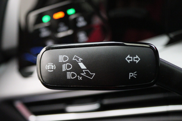 Volkswagen Golf 1.5 eTSI DSG Style Virtual Cockpit, Head-Up, IQ-Light, ACC, Apple Carplay, Sfeerverlichting, 17''