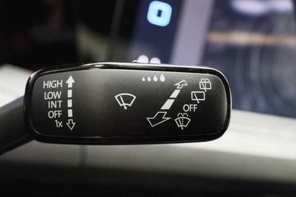 Volkswagen Golf 1.5 eTSI DSG Style Virtual Cockpit, Head-Up, IQ-Light, ACC, Apple Carplay, Sfeerverlichting, 17''