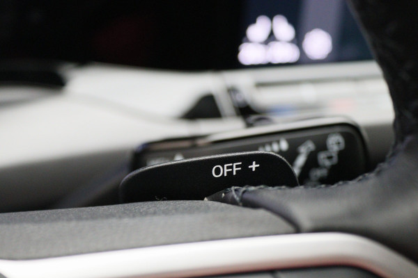 Volkswagen Golf 1.5 eTSI DSG Style Virtual Cockpit, Head-Up, IQ-Light, ACC, Apple Carplay, Sfeerverlichting, 17''