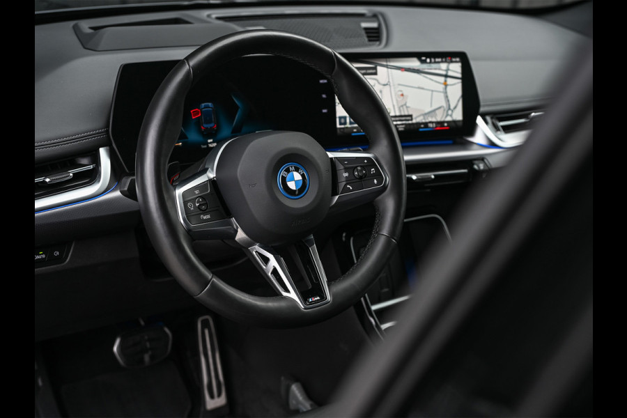 BMW iX1 XDRIVE 30 LAUNCH EDITION 67 kWh | M-SPORT | NL-AUTO | COMFORT ACCESS | PANORAMADAK | 360 CAMERA | HARMAN/KARDON | HEAD-UP | VIRT