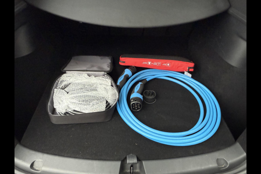 Tesla Model Y Range Plus | Autopilot | Panorama | Leder |