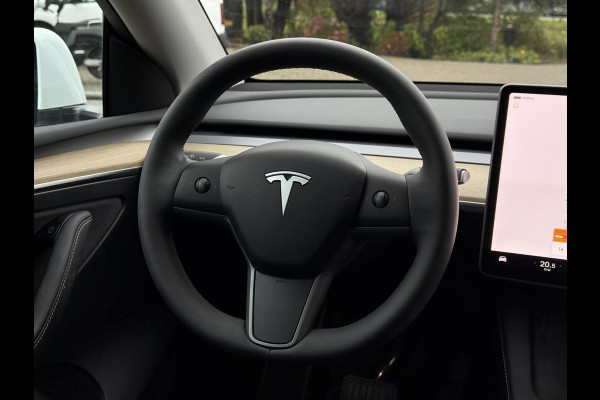 Tesla Model Y Range Plus | Autopilot | Panorama | Leder |