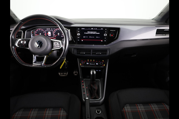 Volkswagen Polo 2.0 TSI GTI 20PK DSG | Digitaal dashboard | Navigatie | Parkeersensoren voor + achter | 18"LM velgen |
