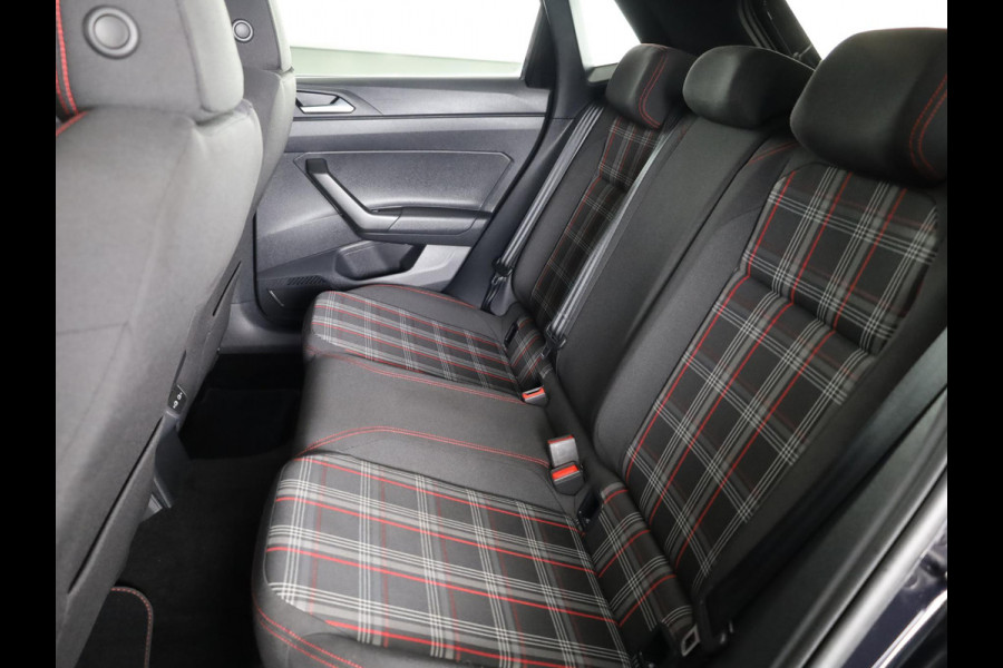 Volkswagen Polo 2.0 TSI GTI 20PK DSG | Digitaal dashboard | Navigatie | Parkeersensoren voor + achter | 18"LM velgen |