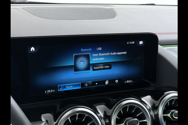 Mercedes-Benz EQA 250 AMG 67kWh Apple Carplay Android Auto Pano-/Schuif-Dak Leer/Alcantara Advanced LED-High-Performance Camera Navi+10" Connect D 191pk AUT. Night-pakket Connect-20 DAB Actieve park-assist+Rem-assistent Adaptive-Gr-licht Stoelverwarming Elek.Achterklep DAB High Perf.-LED  Keyless Business Solution 11kw-AC 1e Eigenaar Origineel Nederlandse Auto S.O.H. 91% 750kg Trekvermogen