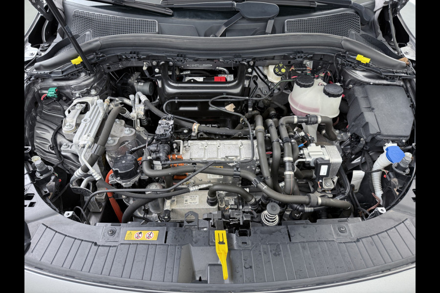 Mercedes-Benz EQA 250 AMG 67kWh Apple Carplay Android Auto Pano-/Schuif-Dak Leer/Alcantara Advanced LED-High-Performance Camera Navi+10" Connect D 191pk AUT. Night-pakket Connect-20 DAB Actieve park-assist+Rem-assistent Adaptive-Gr-licht Stoelverwarming Elek.Achterklep DAB High Perf.-LED  Keyless Business Solution 11kw-AC 1e Eigenaar Origineel Nederlandse Auto S.O.H. 91% 750kg Trekvermogen