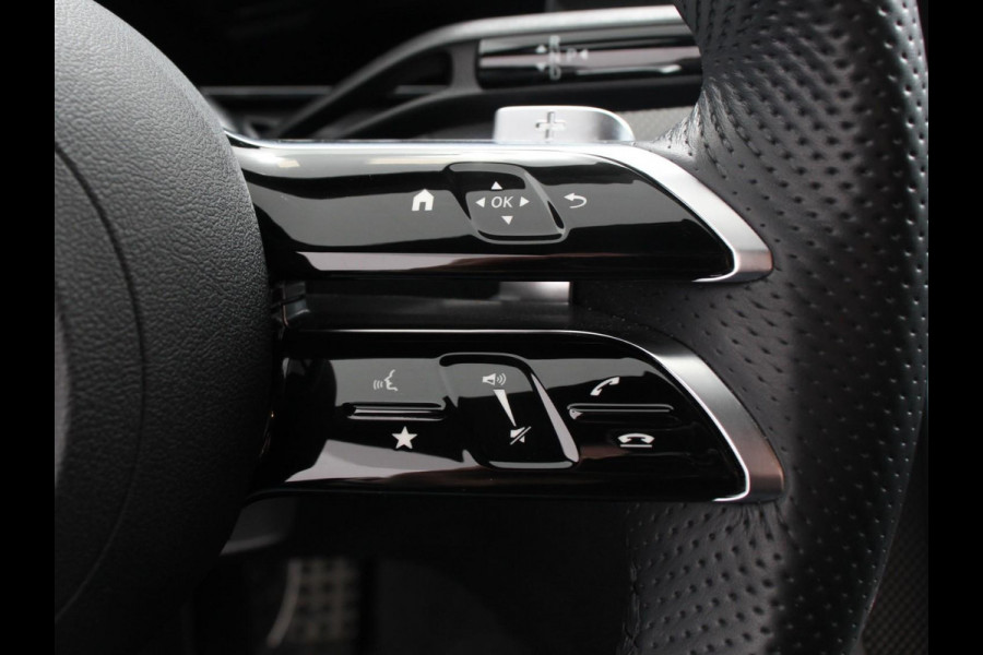 Mercedes-Benz C-Klasse Estate 200 AMG Line | Climate control | Achteruitrijcamera | Wegklapbare trekhaak | Navigatie | Dodehoek assistent | LED | Sfeerverlichting | Adaptieve cruise control | Verwarmde voorstoelen | Elektrische kofferbak