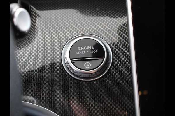 Mercedes-Benz C-Klasse Estate 200 AMG Line | Climate control | Achteruitrijcamera | Wegklapbare trekhaak | Navigatie | Dodehoek assistent | LED | Sfeerverlichting | Adaptieve cruise control | Verwarmde voorstoelen | Elektrische kofferbak