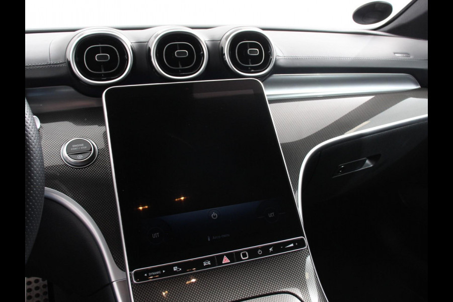 Mercedes-Benz C-Klasse Estate 200 AMG Line | Climate control | Achteruitrijcamera | Wegklapbare trekhaak | Navigatie | Dodehoek assistent | LED | Sfeerverlichting | Adaptieve cruise control | Verwarmde voorstoelen | Elektrische kofferbak