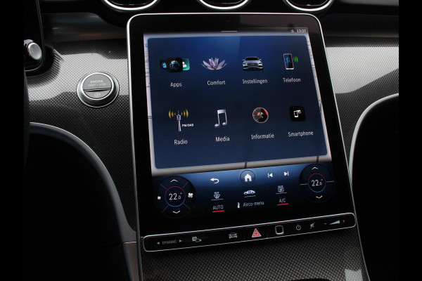 Mercedes-Benz C-Klasse Estate 200 AMG Line | Climate control | Achteruitrijcamera | Wegklapbare trekhaak | Navigatie | Dodehoek assistent | LED | Sfeerverlichting | Adaptieve cruise control | Verwarmde voorstoelen | Elektrische kofferbak