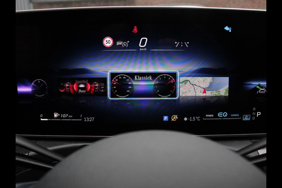 Mercedes-Benz C-Klasse Estate 200 AMG Line | Climate control | Achteruitrijcamera | Wegklapbare trekhaak | Navigatie | Dodehoek assistent | LED | Sfeerverlichting | Adaptieve cruise control | Verwarmde voorstoelen | Elektrische kofferbak