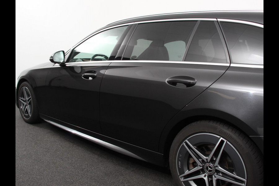Mercedes-Benz C-Klasse Estate 200 AMG Line | Climate control | Achteruitrijcamera | Wegklapbare trekhaak | Navigatie | Dodehoek assistent | LED | Sfeerverlichting | Adaptieve cruise control | Verwarmde voorstoelen | Elektrische kofferbak