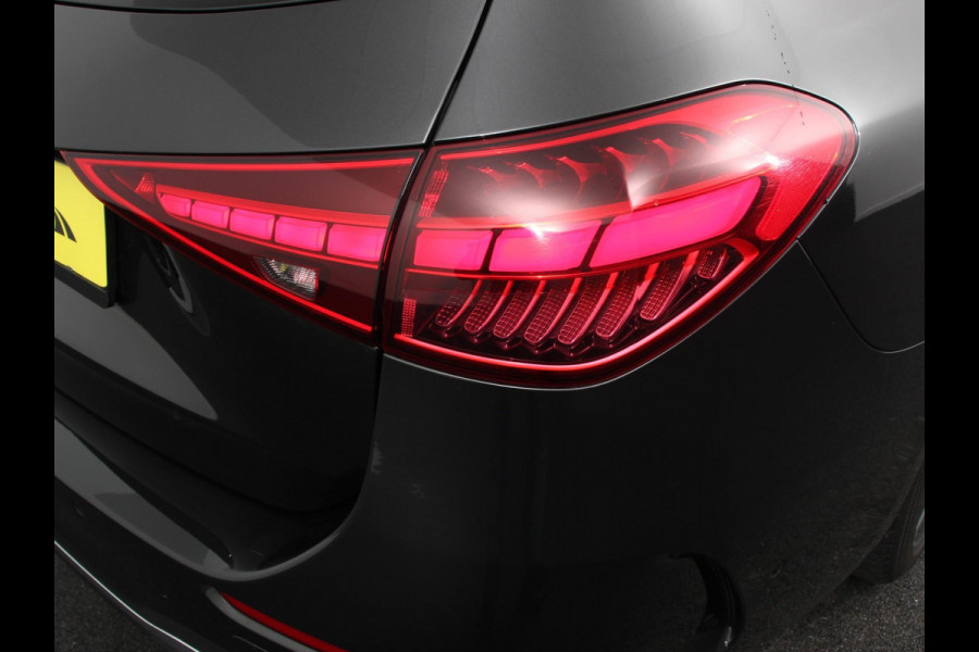 Mercedes-Benz C-Klasse Estate 200 AMG Line | Climate control | Achteruitrijcamera | Wegklapbare trekhaak | Navigatie | Dodehoek assistent | LED | Sfeerverlichting | Adaptieve cruise control | Verwarmde voorstoelen | Elektrische kofferbak