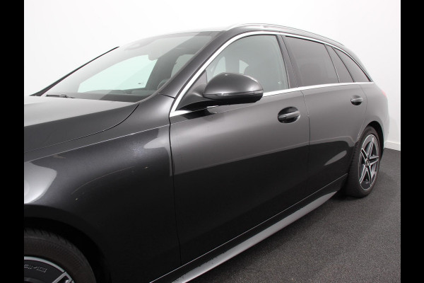 Mercedes-Benz C-Klasse Estate 200 AMG Line | Climate control | Achteruitrijcamera | Wegklapbare trekhaak | Navigatie | Dodehoek assistent | LED | Sfeerverlichting | Adaptieve cruise control | Verwarmde voorstoelen | Elektrische kofferbak