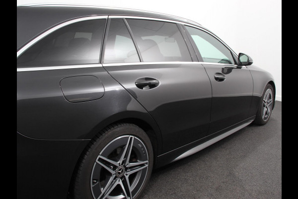 Mercedes-Benz C-Klasse Estate 200 AMG Line | Climate control | Achteruitrijcamera | Wegklapbare trekhaak | Navigatie | Dodehoek assistent | LED | Sfeerverlichting | Adaptieve cruise control | Verwarmde voorstoelen | Elektrische kofferbak
