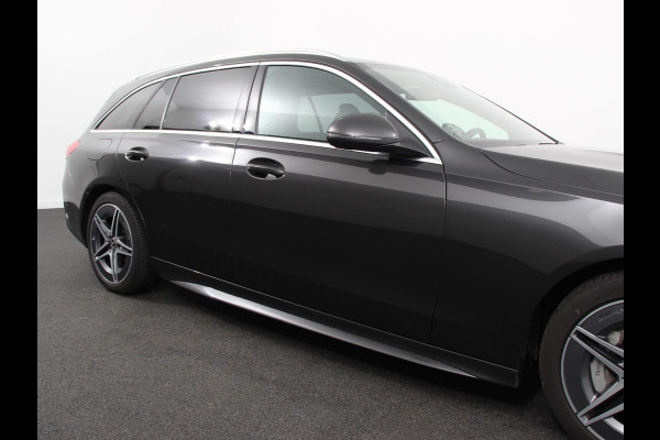 Mercedes-Benz C-Klasse Estate 200 AMG Line | Climate control | Achteruitrijcamera | Wegklapbare trekhaak | Navigatie | Dodehoek assistent | LED | Sfeerverlichting | Adaptieve cruise control | Verwarmde voorstoelen | Elektrische kofferbak