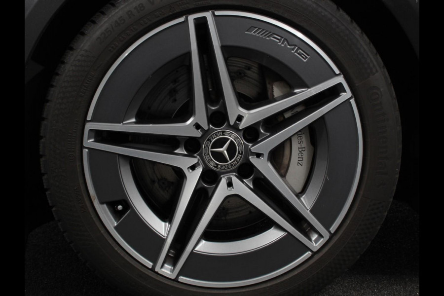 Mercedes-Benz C-Klasse Estate 200 AMG Line | Climate control | Achteruitrijcamera | Wegklapbare trekhaak | Navigatie | Dodehoek assistent | LED | Sfeerverlichting | Adaptieve cruise control | Verwarmde voorstoelen | Elektrische kofferbak