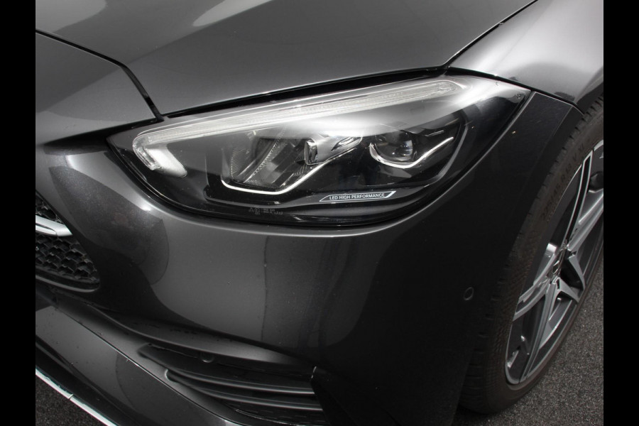 Mercedes-Benz C-Klasse Estate 200 AMG Line | Climate control | Achteruitrijcamera | Wegklapbare trekhaak | Navigatie | Dodehoek assistent | LED | Sfeerverlichting | Adaptieve cruise control | Verwarmde voorstoelen | Elektrische kofferbak