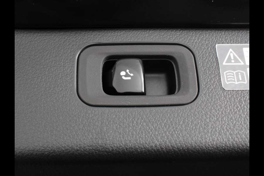 Mercedes-Benz C-Klasse Estate 200 AMG Line | Climate control | Achteruitrijcamera | Wegklapbare trekhaak | Navigatie | Dodehoek assistent | LED | Sfeerverlichting | Adaptieve cruise control | Verwarmde voorstoelen | Elektrische kofferbak